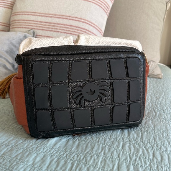 Itsy Ritzy Large Diaper Bag - Picture 7 of 11